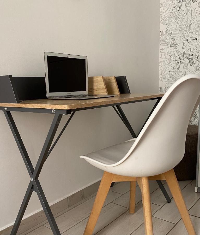 Joli Appartement Hypercentre T2, Classe Meuble De Tourisme 3 Avec Parking Gratuit Béziers Exteriör bild