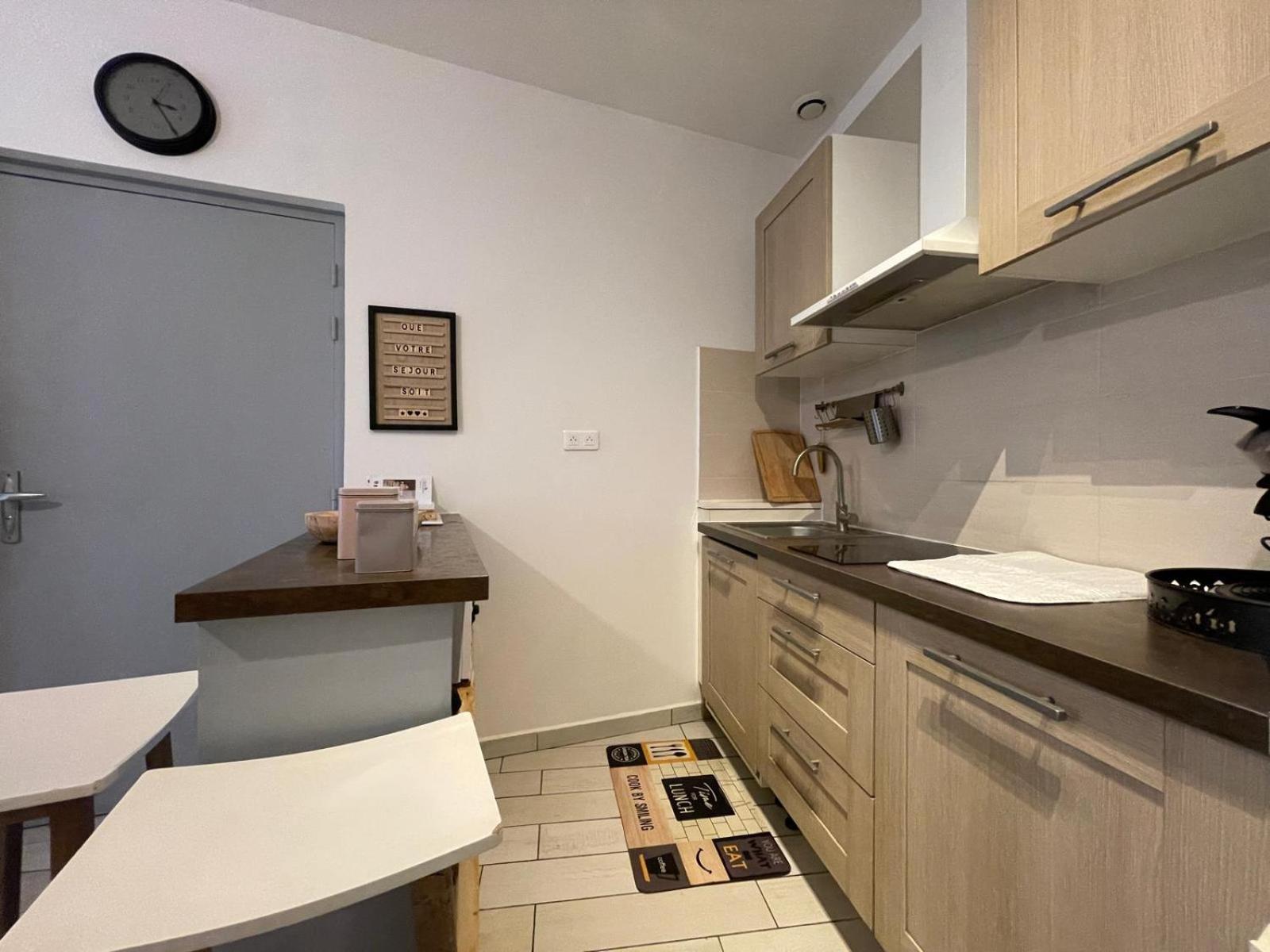 Joli Appartement Hypercentre T2, Classe Meuble De Tourisme 3 Avec Parking Gratuit Béziers Exteriör bild