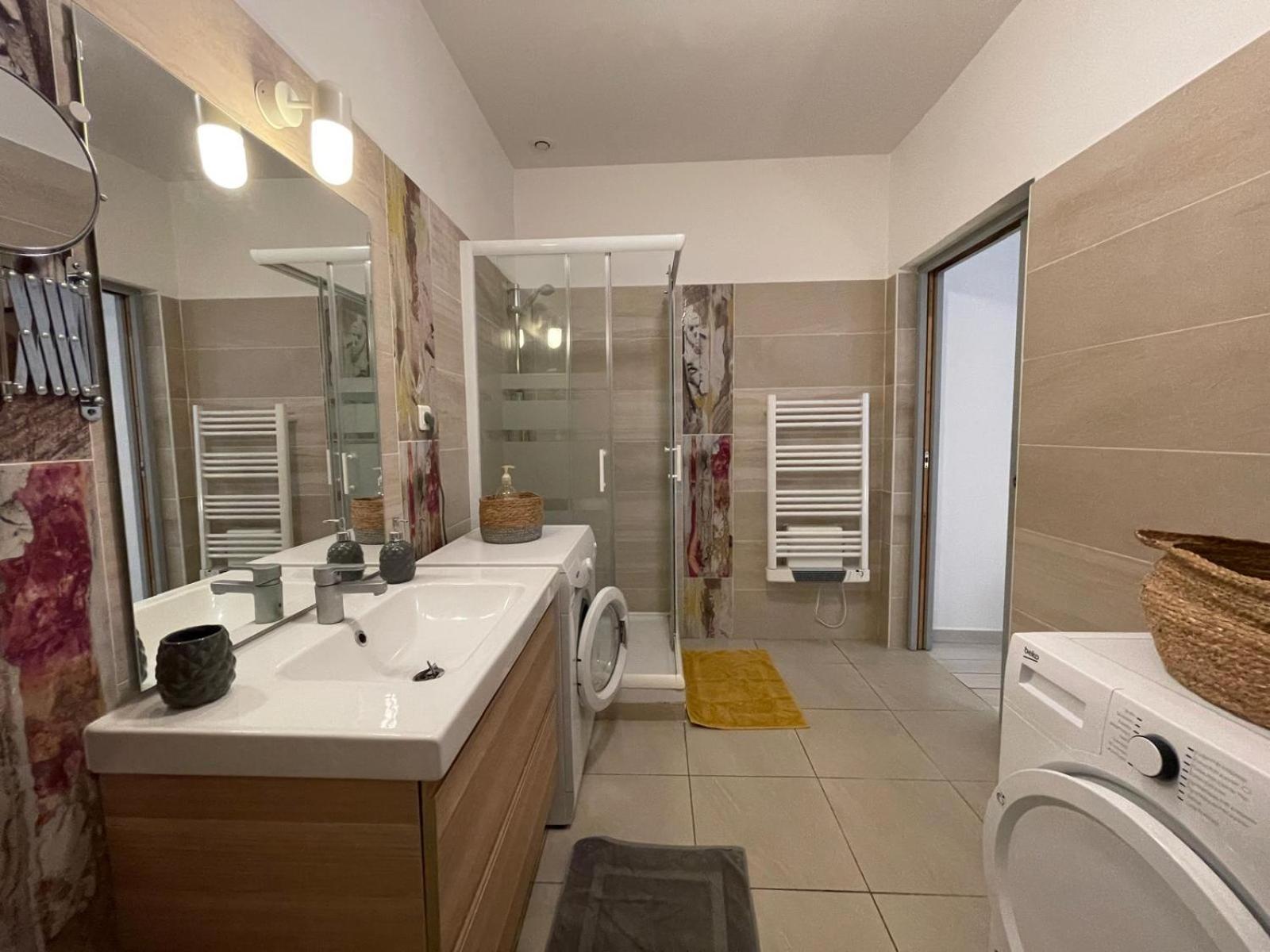 Joli Appartement Hypercentre T2, Classe Meuble De Tourisme 3 Avec Parking Gratuit Béziers Exteriör bild