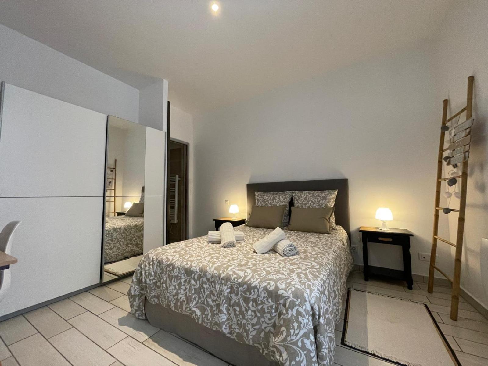 Joli Appartement Hypercentre T2, Classe Meuble De Tourisme 3 Avec Parking Gratuit Béziers Exteriör bild