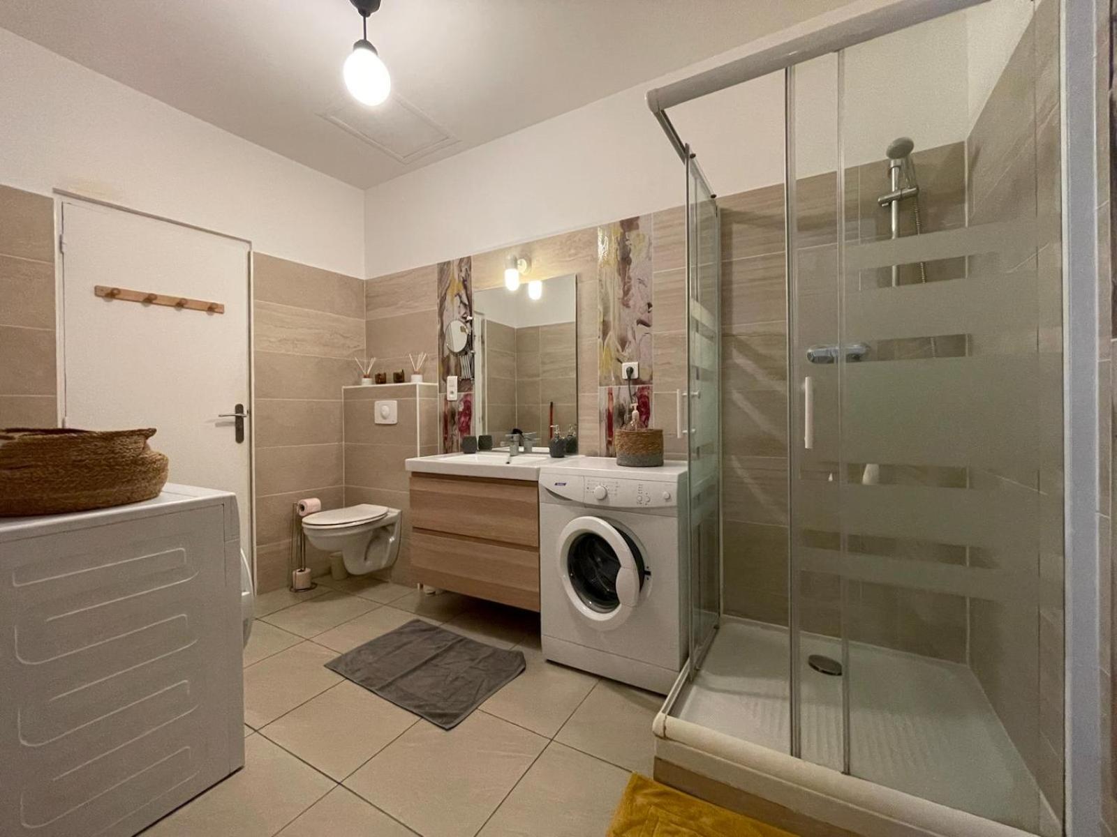 Joli Appartement Hypercentre T2, Classe Meuble De Tourisme 3 Avec Parking Gratuit Béziers Exteriör bild
