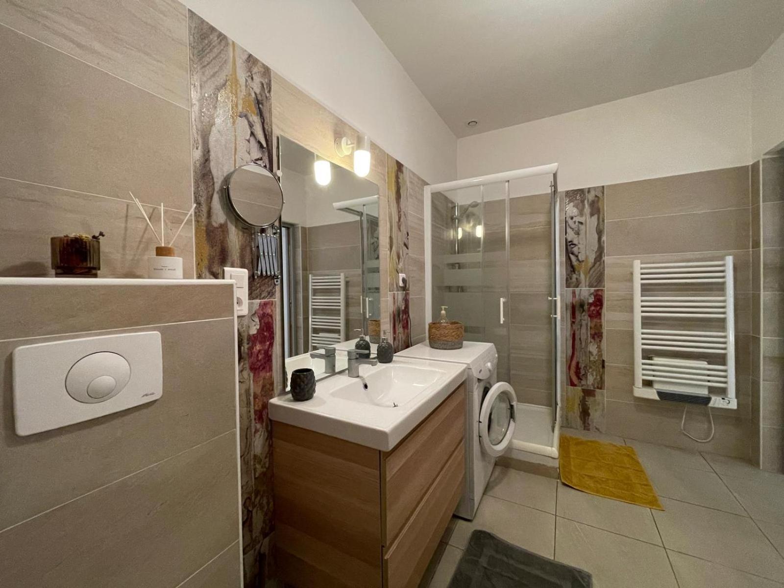 Joli Appartement Hypercentre T2, Classe Meuble De Tourisme 3 Avec Parking Gratuit Béziers Exteriör bild