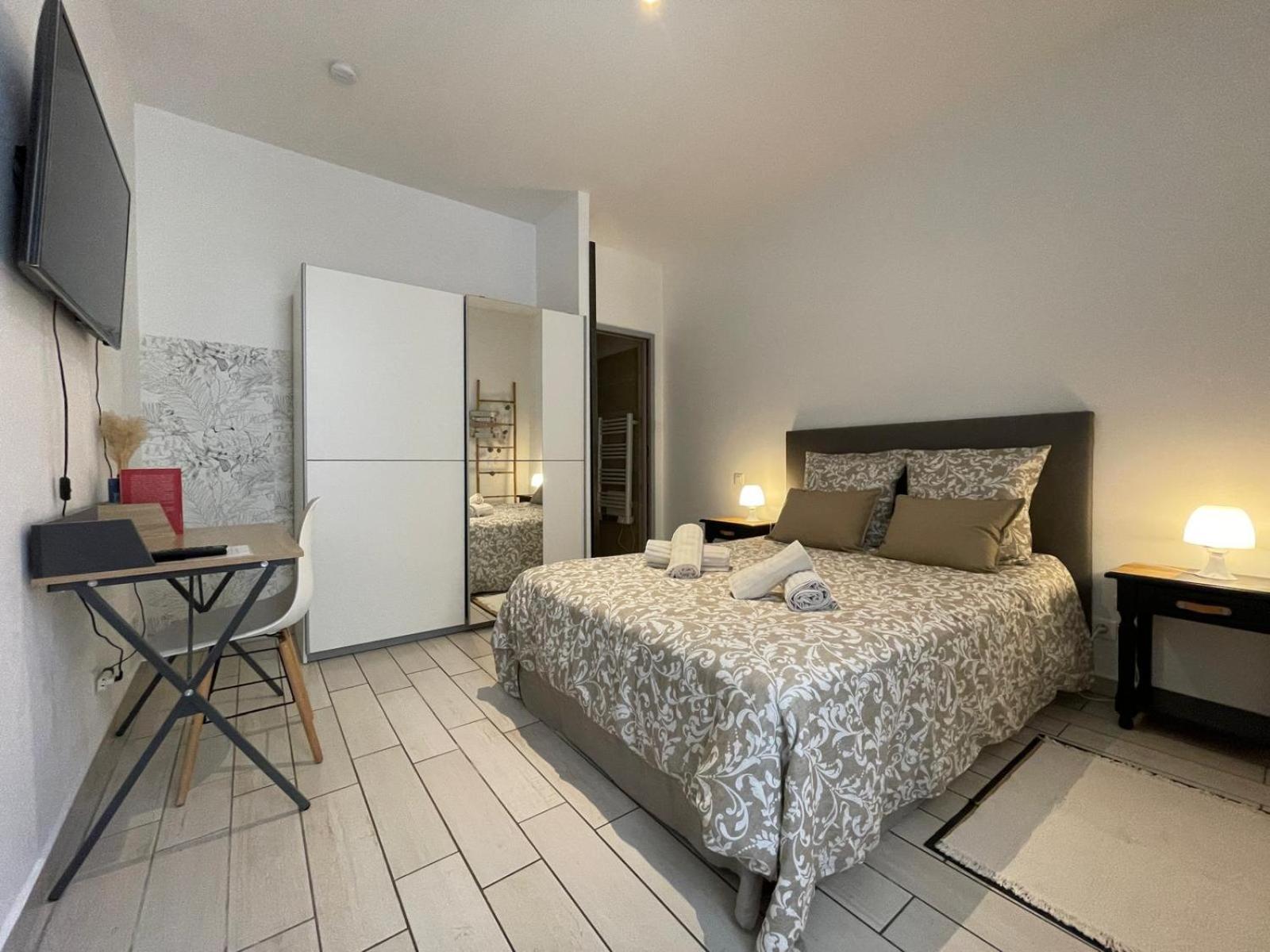 Joli Appartement Hypercentre T2, Classe Meuble De Tourisme 3 Avec Parking Gratuit Béziers Exteriör bild